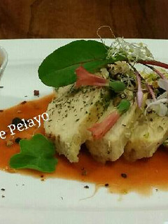 Una foto de Pechuga de pollo de corral con crema pimientos