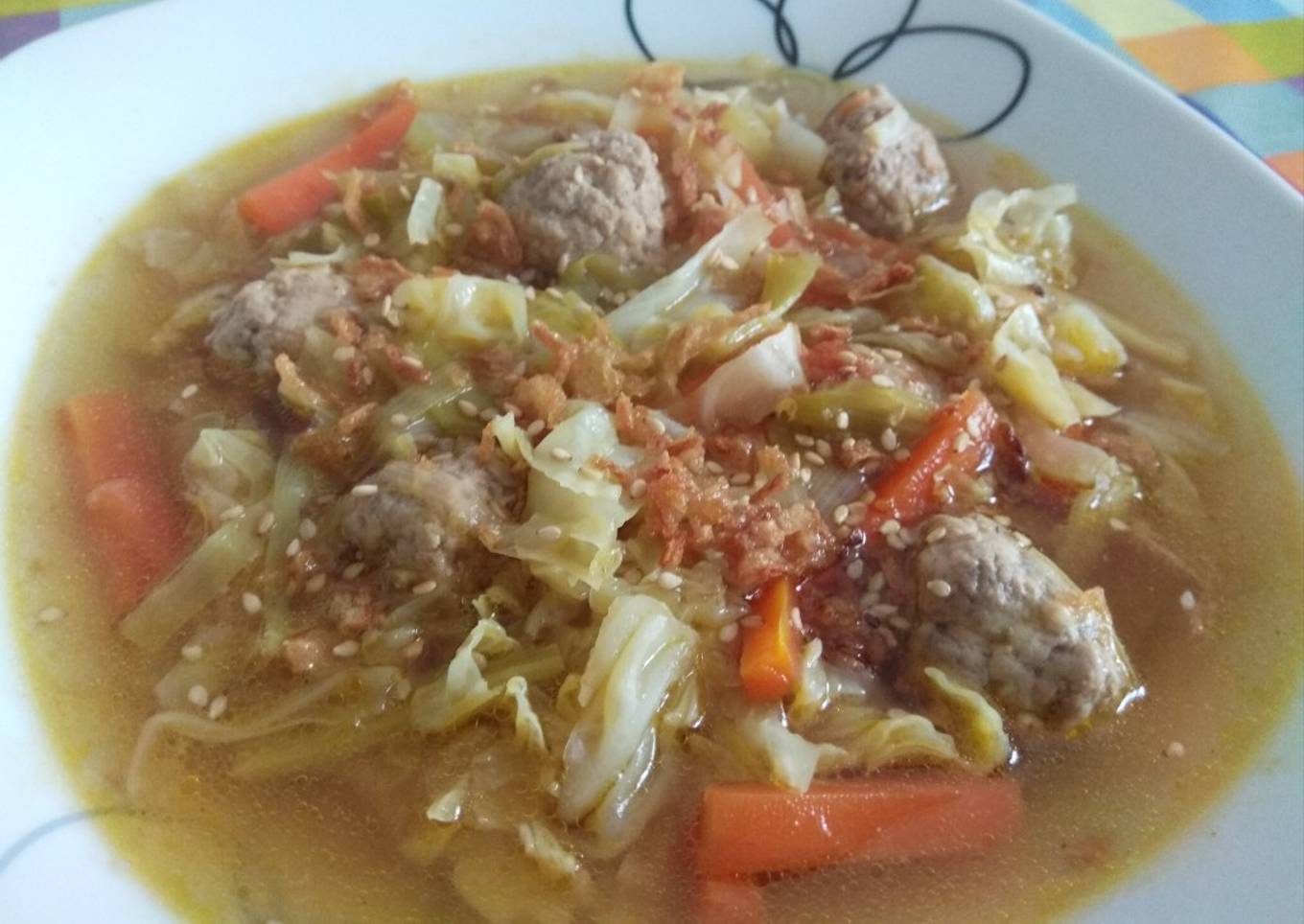 Sopa de Repollo con Albóndigas estilo oriental