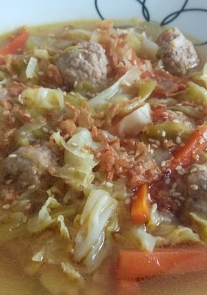 Una foto de Sopa de Repollo con Albóndigas estilo oriental