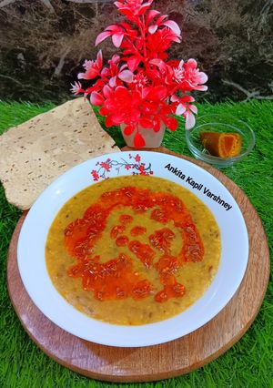 A picture of Green Gram (Moong Dal) & Asafoetida (Daliya).