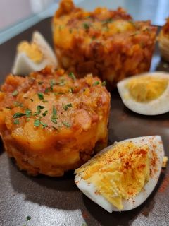Una foto de Patatas revolconas con bacon y jamón