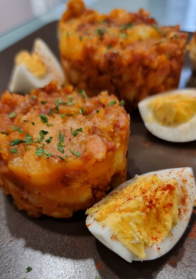 Una foto de Patatas revolconas con bacon y jamón