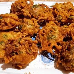 A picture of Crispy Spinach pakora.