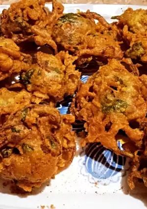 A picture of Crispy Spinach pakora.