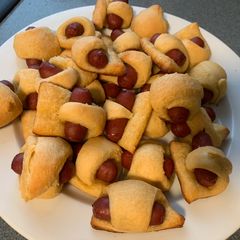 A picture of Quick & Easy Pigs in a blanket.