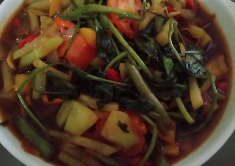 99. Tumis kangkung paprika kuning sederhana