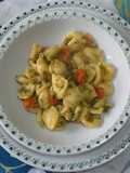 Orecchiette con broccoli, pomodorini e acciughe