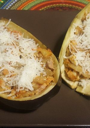 Una foto de Berenjena rellena de atún y huevo