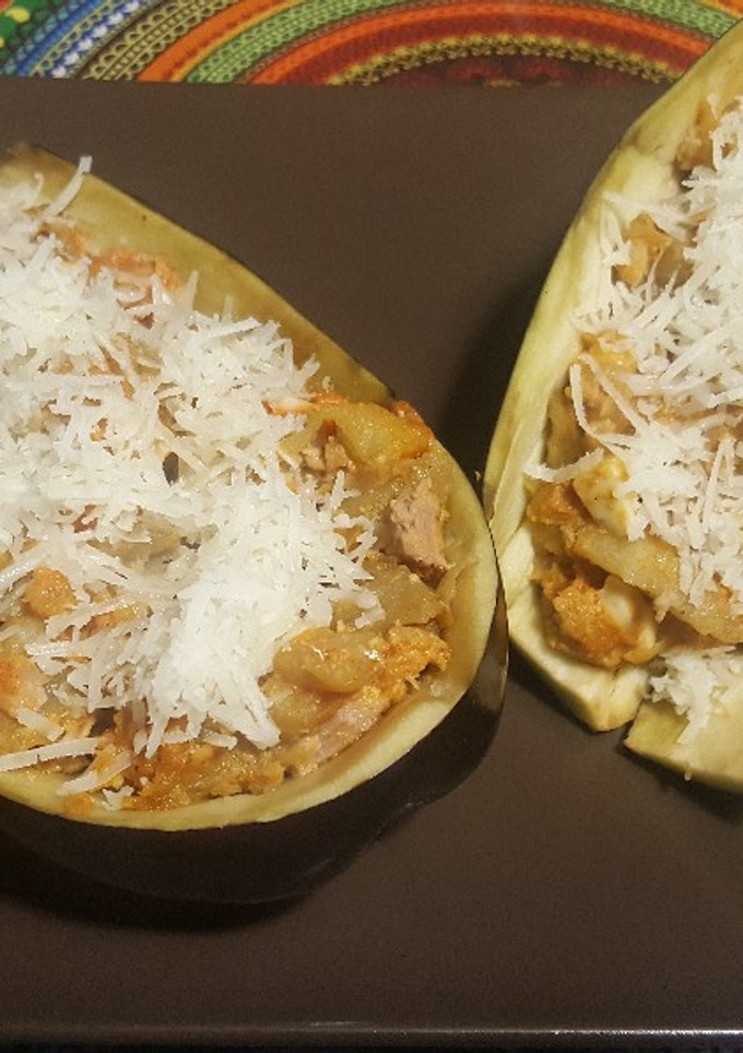 Una foto de Berenjena rellena de atún y huevo