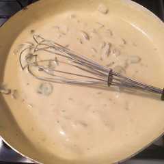 Una foto de Salsa de champiñones con cúrcuma