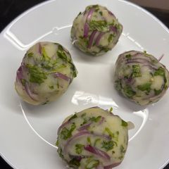 A picture of Aloo pitika.