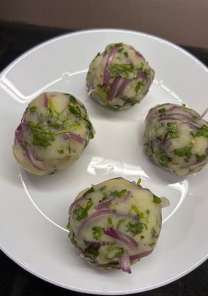 A picture of Aloo pitika.
