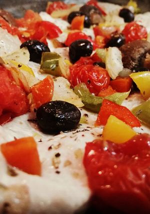 Foto principal de Pechugas de pollo al horno con verduras y hierbas provenzales