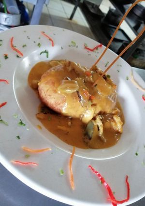Una foto de Papa rellena de mariscos