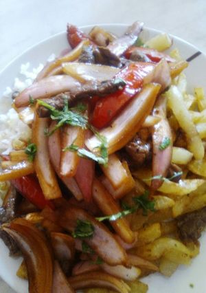 Una foto de Lomo saltado