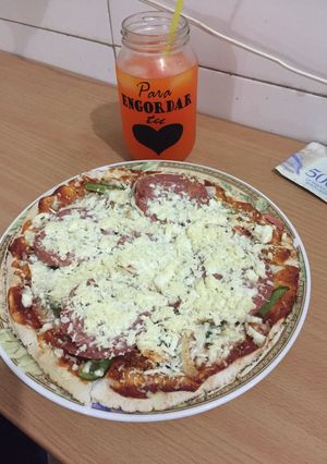 Una foto de Pizza casera muy sencilla