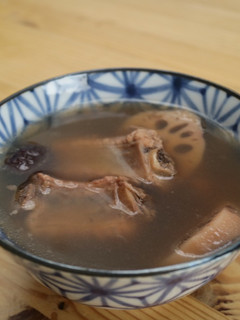 A picture of Lotus Root Soup with Peanuts.