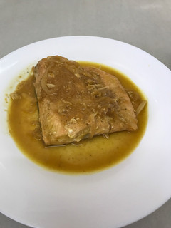 Una foto de Salmón en salsa de naranja