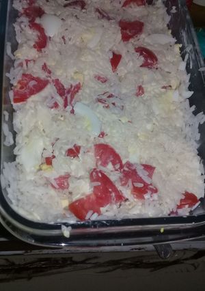 Una foto de Ensalada de arroz con mayonesa, huevos y tomates.!!