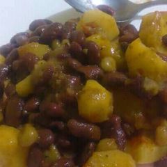 A picture of Mix potatoes and beans stew.