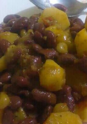 A picture of Mix potatoes and beans stew.