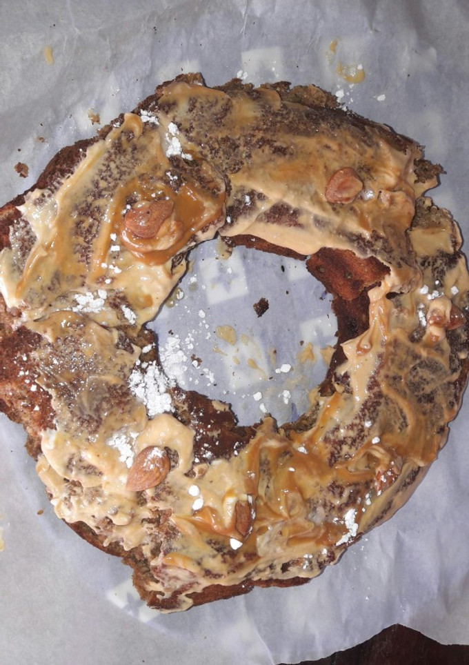 Una foto de Torta de banana y dulce de leche saludable 😍🍌