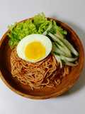 Bibimyeon / Bibimguksu (mie asam pedas korea)