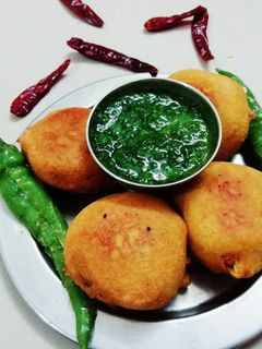 बटाटा वड़ा (batata vada recipe in Hindi) रेसिपी मुख्य फोटो