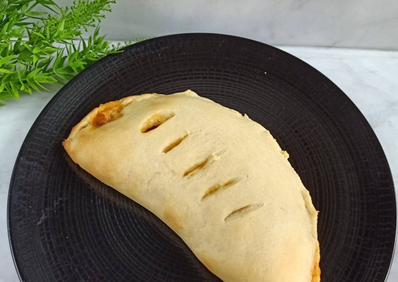 Pizza Calzone isi Bakso