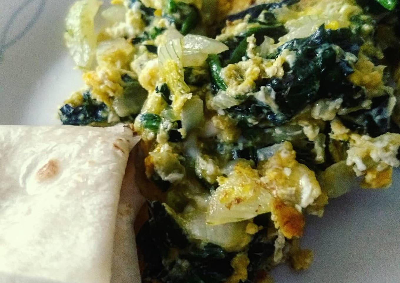 Huevos revueltos con espinacas