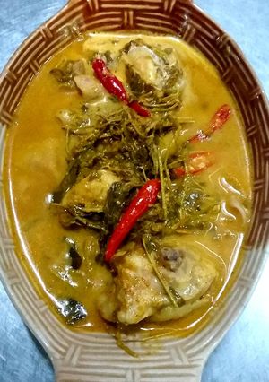 รูปของ แกงกะทิไก่ยอดมะขามอ่อน