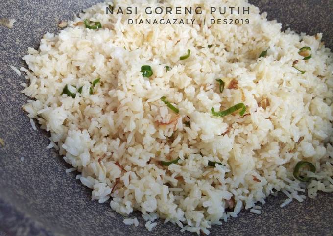 Nasi Goreng Putih (Nasgor melarat)