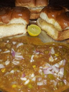 पाव भाजी (Pav bhaji recipe in Hindi) रेसिपी मुख्य फोटो