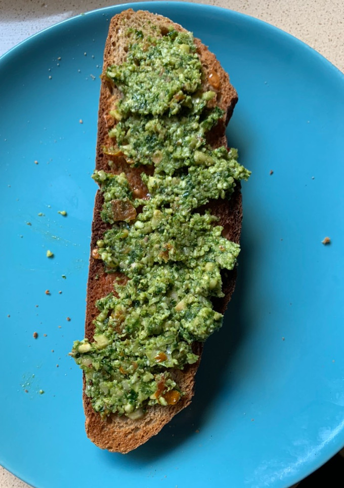 Una foto de Pesto de espinacas y tomates secos