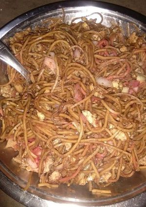 A picture of Chow Mein.