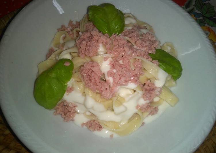 Step-by-Step Guide to Prepare Perfect Tagliatelle di semola con besciamella e mortazza 😀