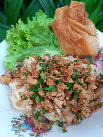 Resep Mie Ayam Bangka (Topping Ayam Jamur Pangsit) Menu Enak Dan Mudah Dibuat