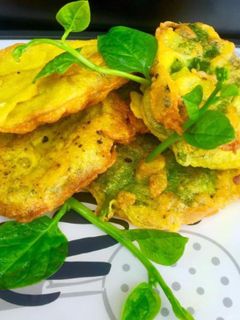 પોઇ ના પાનના ભજીયા (Poi Pan Bhajiya Recipe In Gujarati) રેસીપી મુખ્ય ફોટો