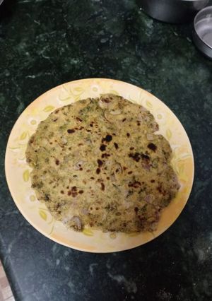 A picture of Missi Roti.