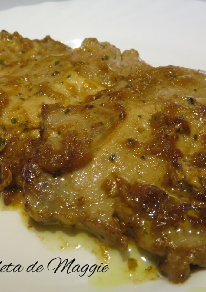 Una foto de Lomo a la mostaza con salsa de vino y naranja
