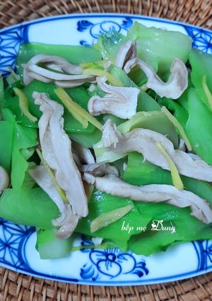 Hình của món Bao tử heo xào rau cải bẹ non.