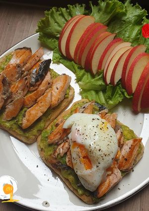 รูปของ Avocado toast, ขนมปังอัลมอนด์อะโวคาโดไข่น้ำแบบ EZ