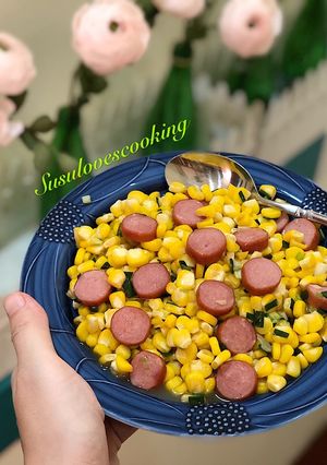 Hình của món Bắp xào xúc xích.