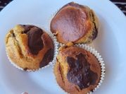 Una foto de muffins de yogur