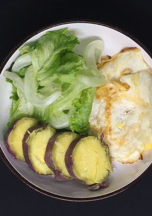 Hình của món [Giảm cân #D_9] Trứng chiên + Khoai lang luộc ngày mưa (181calo).
