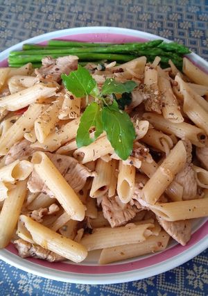 รูปของ เส้นเพนเน่ผัดไก่ใส่พริกแห้ง