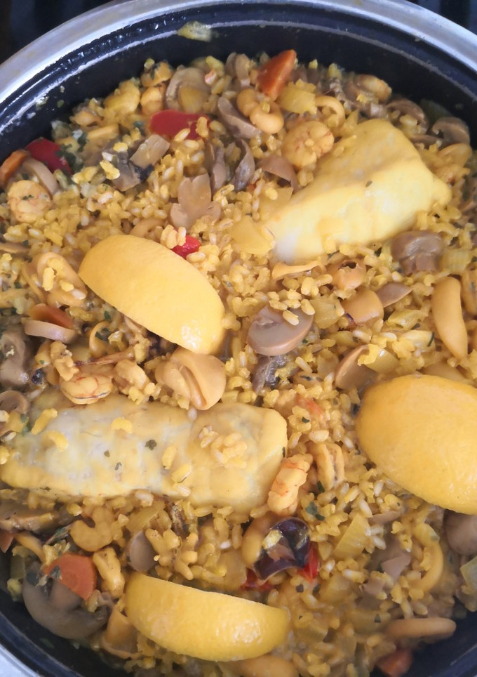 Una foto de Arroz con calamares gambas y merluza