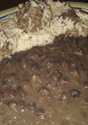 Una foto de Sofrito de porotos negros