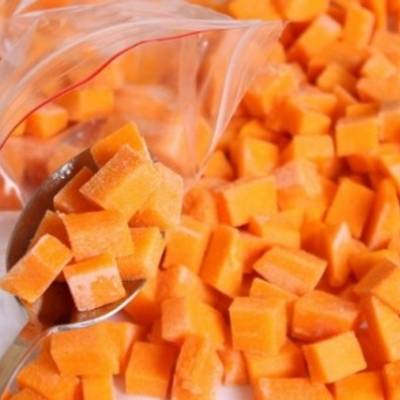 Заморозить тыкву на зиму. Тыква в заморозку на зиму. Замороженная тыква кусочками. Тыква замороженная. Заморозка тыквы на зиму в морозилке.