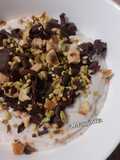 Mousse con ricotta, pere, cioccolato, nocciole e pistacchi